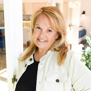 Meet your Posher, Lora